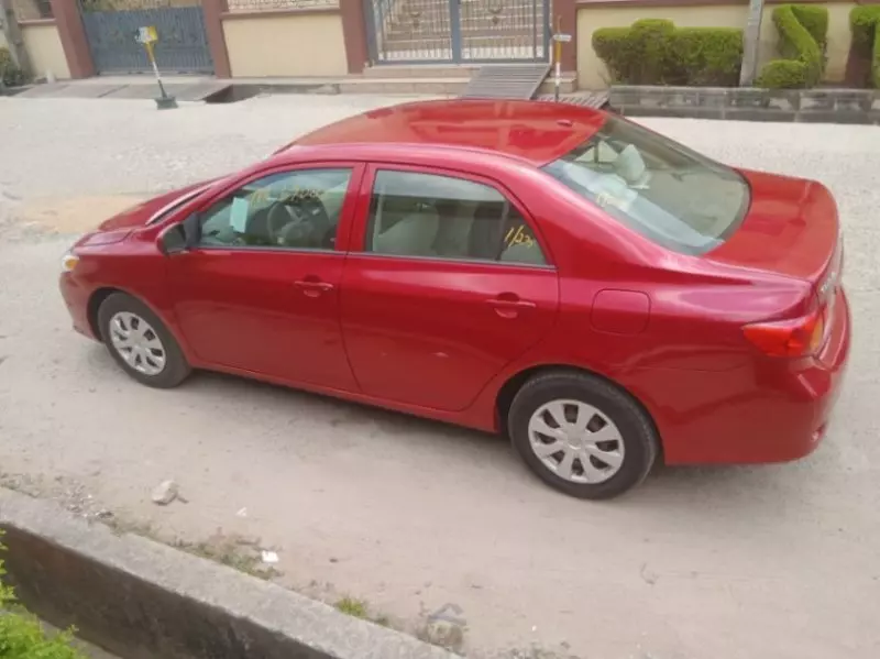 Toyota Corolla   - 2010