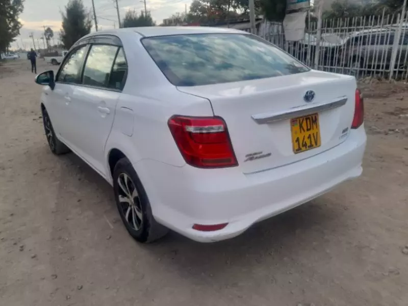Toyota Axio    - 2015