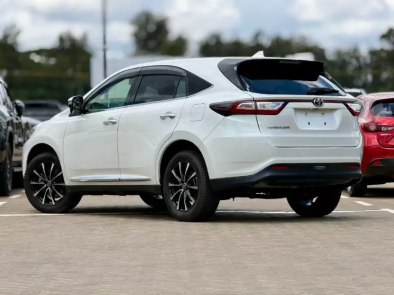 Toyota Harrier   - 2019