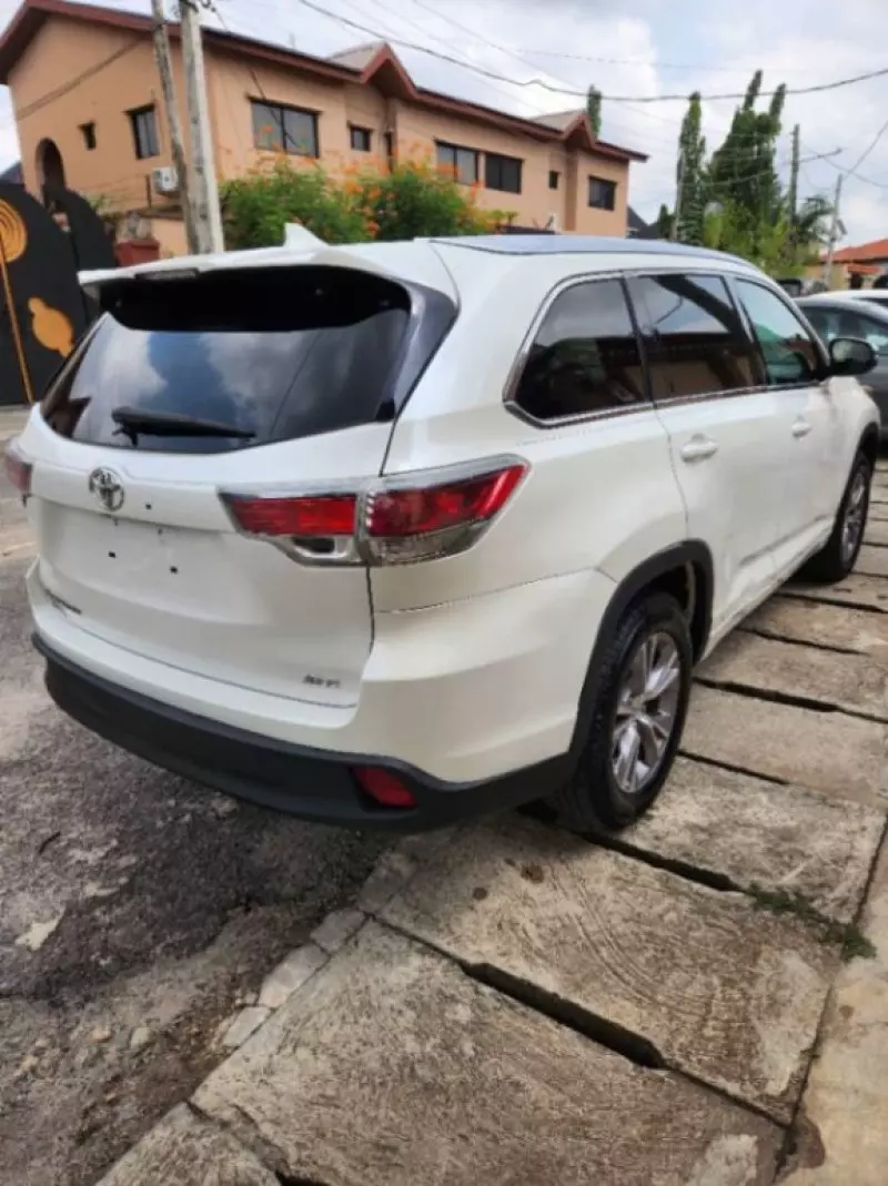 Toyota Highlander   - 2015