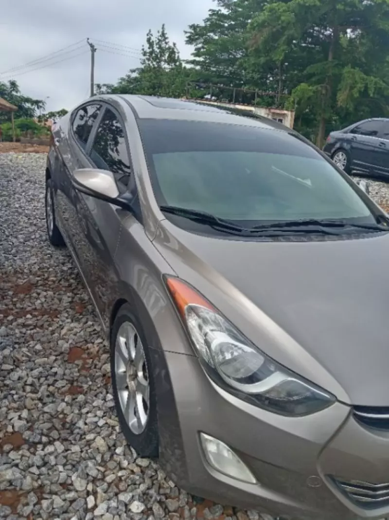 Hyundai Elantra   - 2013