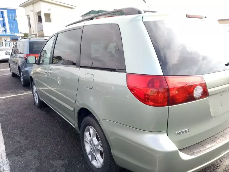 Toyota Sienna   - 2006