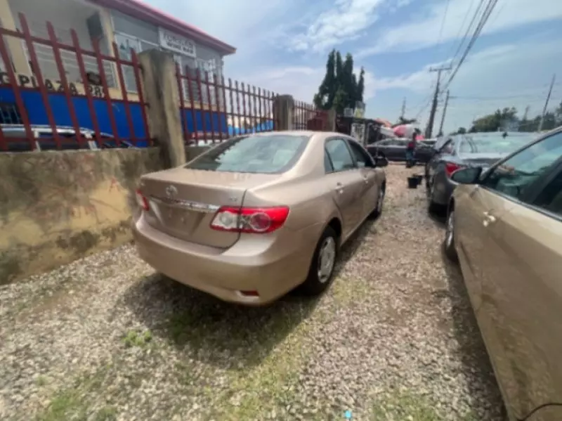 Toyota corolla   - 2011