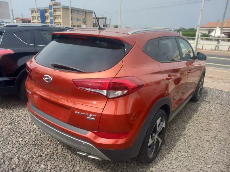Hyundai Tucson   - 2017