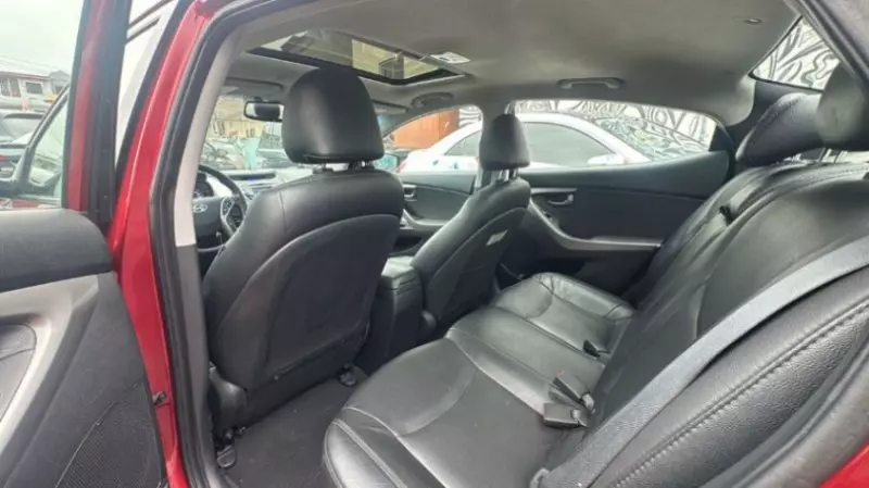 Hyundai Elantra   - 2013
