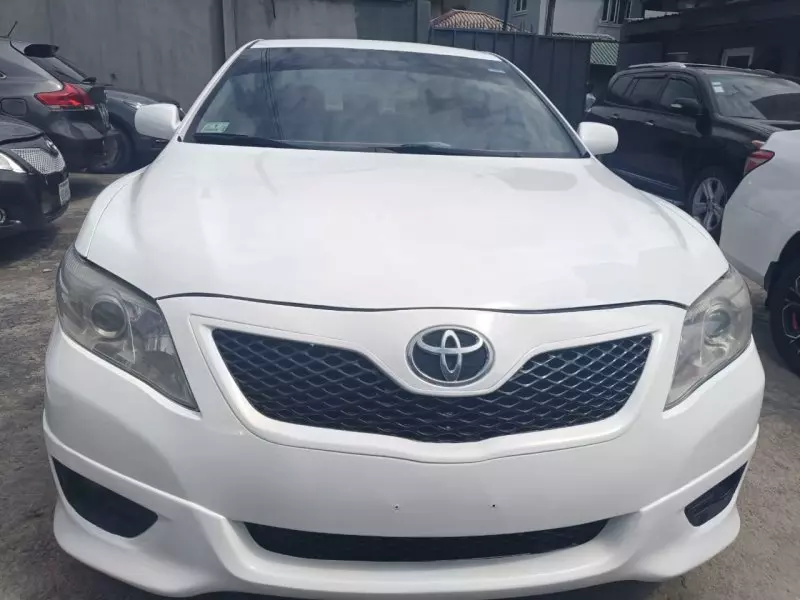 Toyota Camry   - 2011