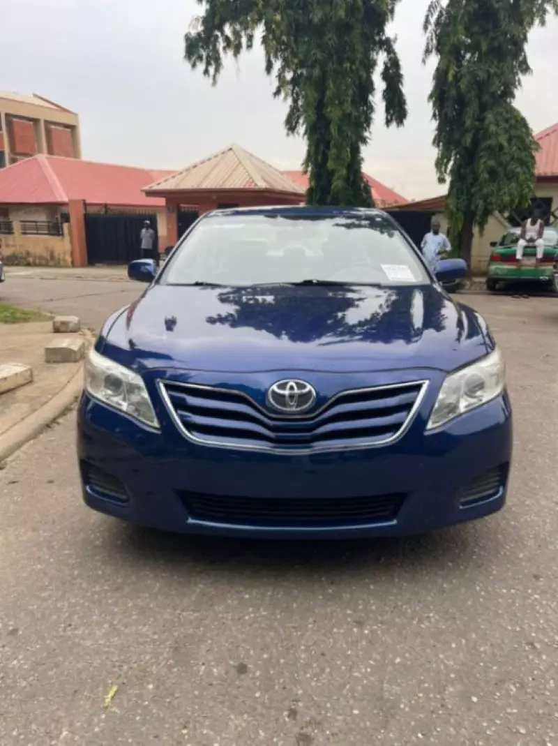 Toyota Camry   - 2010