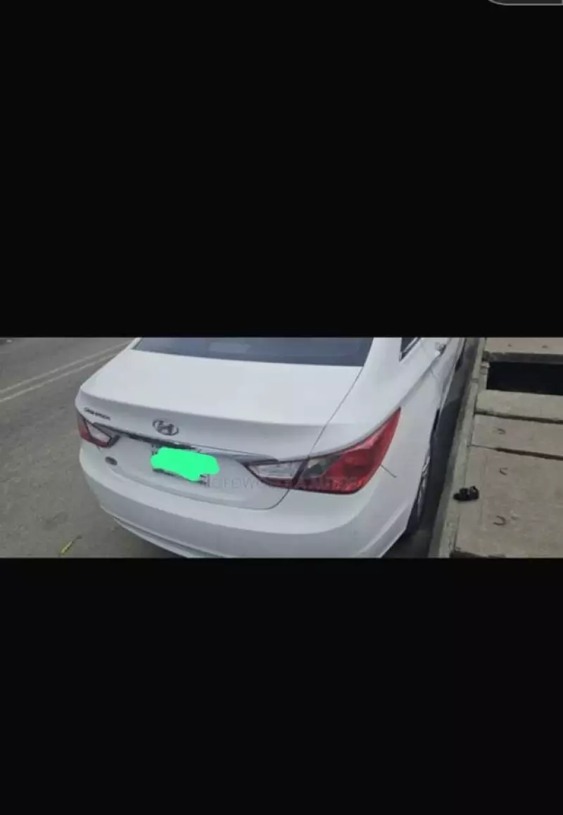 Hyundai Elantra   - 2013