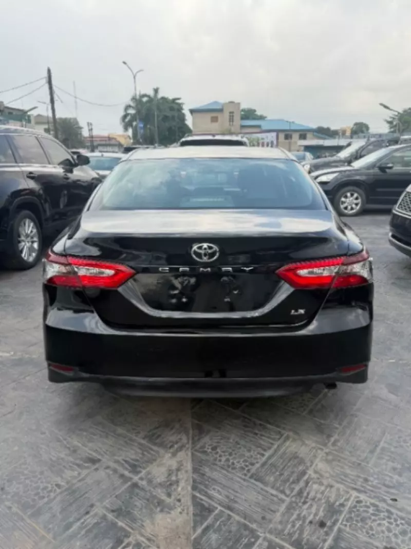 Toyota Camry - 2018