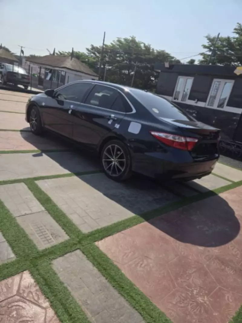 Toyota Camry   - 2016