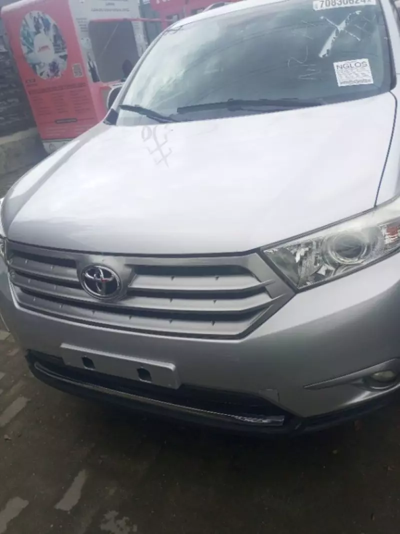 Toyota Highlander   - 2013
