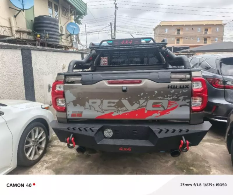 Toyota Hilux   - 2020