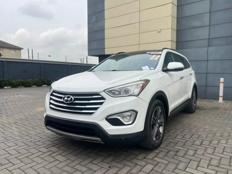 Hyundai Santa Fe   - 2013