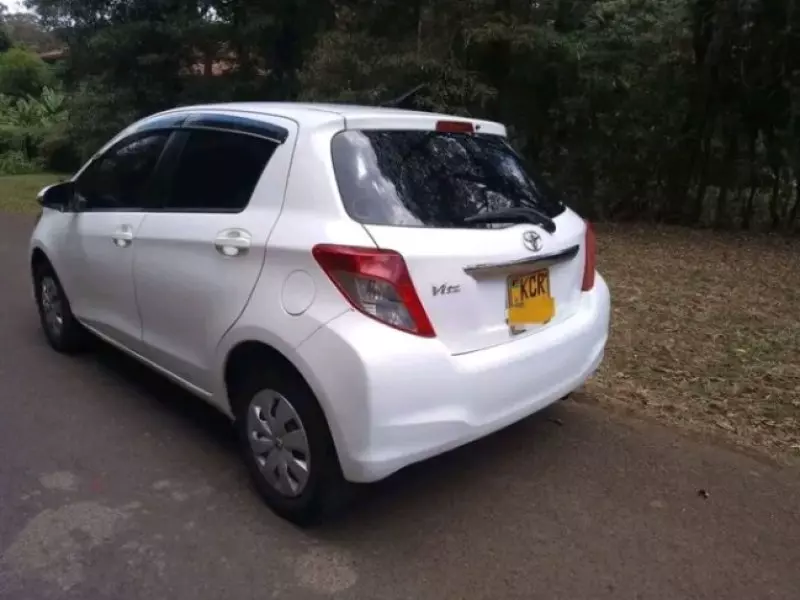Toyota Vitz   - 2013