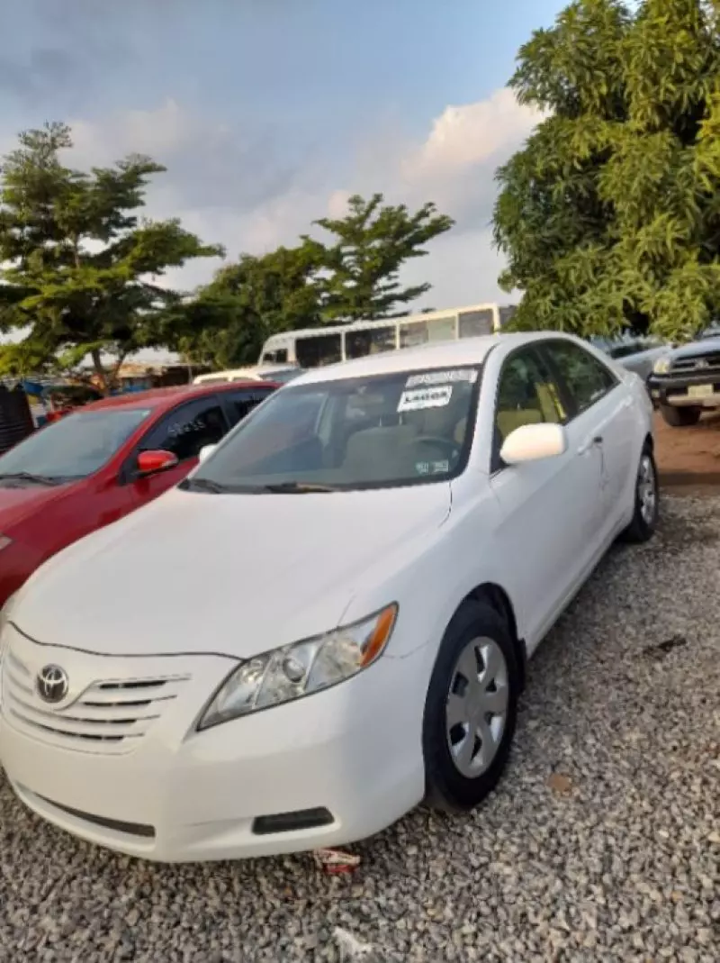Toyota Camry   - 2009