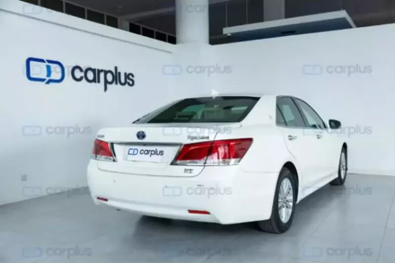Toyota Crown Royal saloon Hybrid    -