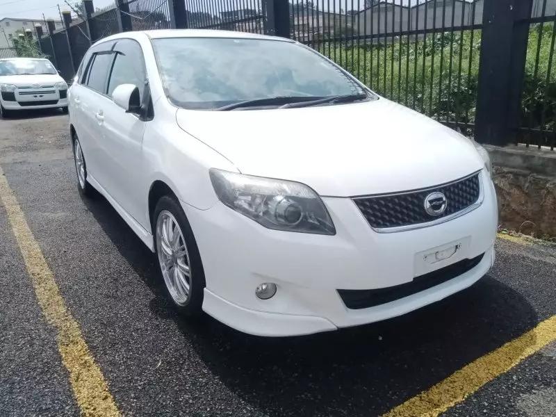 Toyota Fielder    - 2012