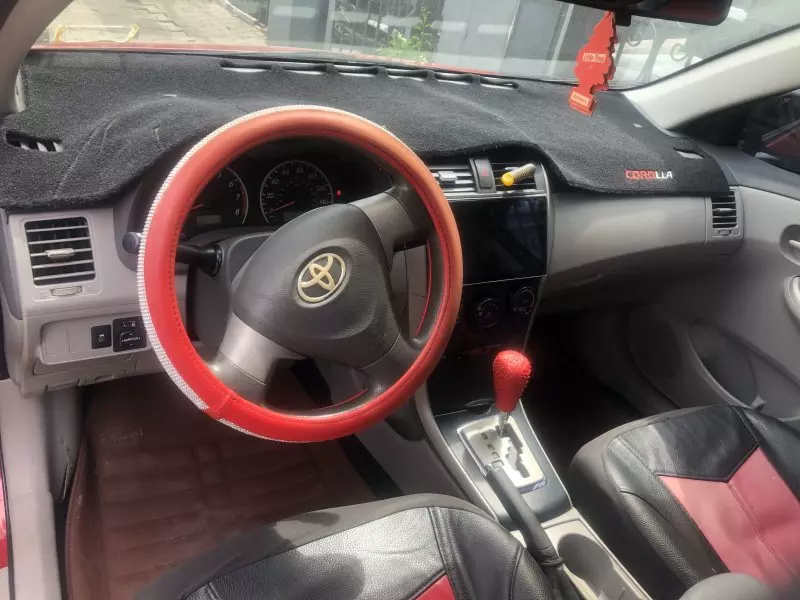 Toyota Corolla   - 2010