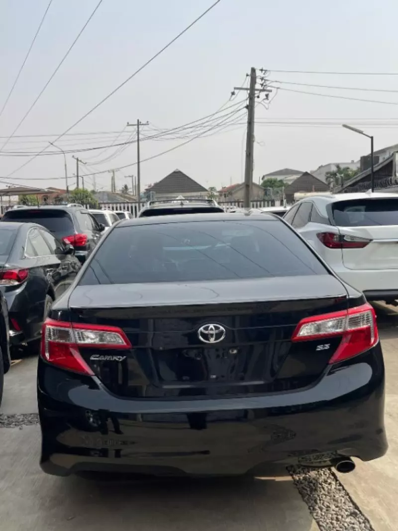 Toyota Camry - 2012