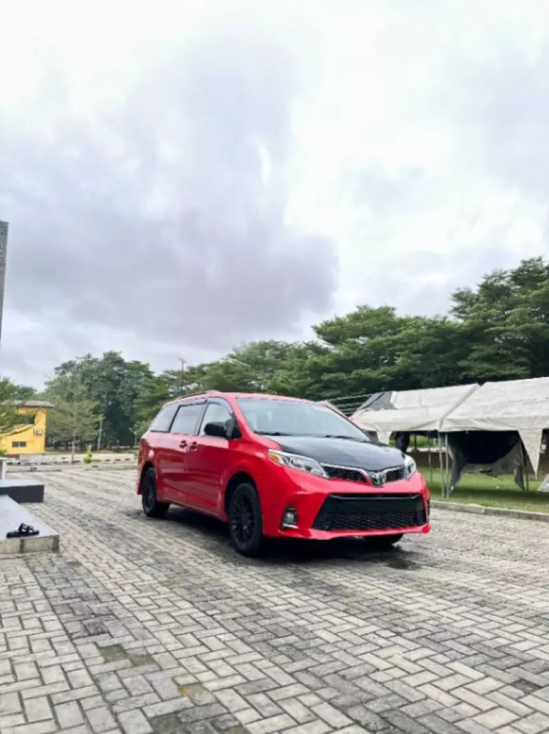 Toyota Sienna - 2015