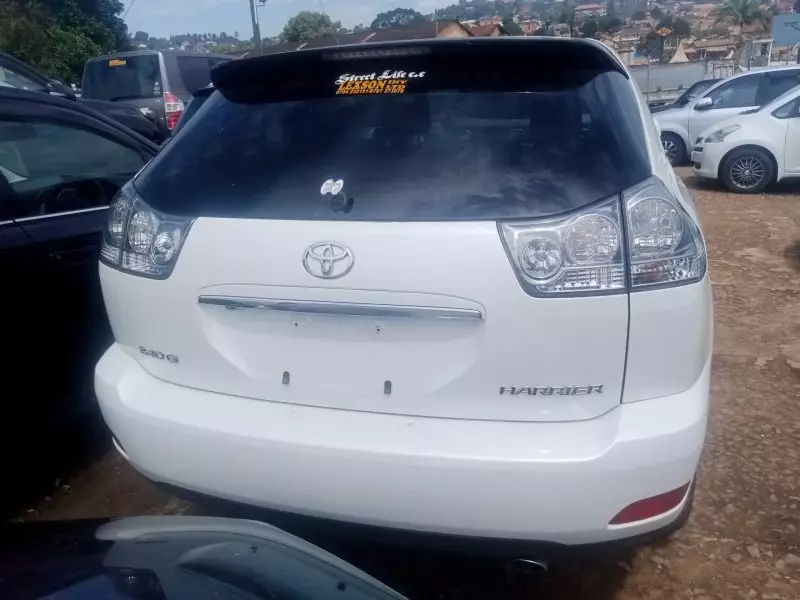 Toyota Harrier   - 2010