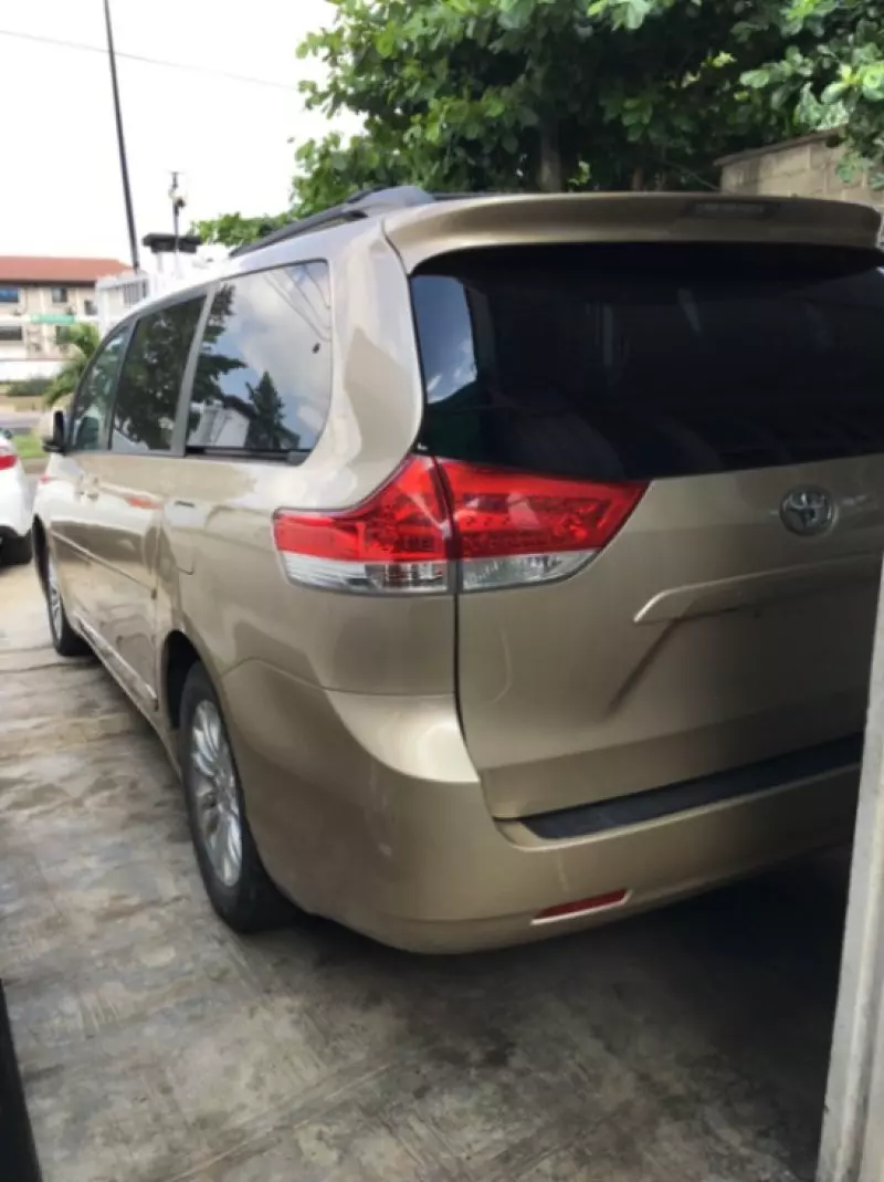 Toyota Sienna   - 2013