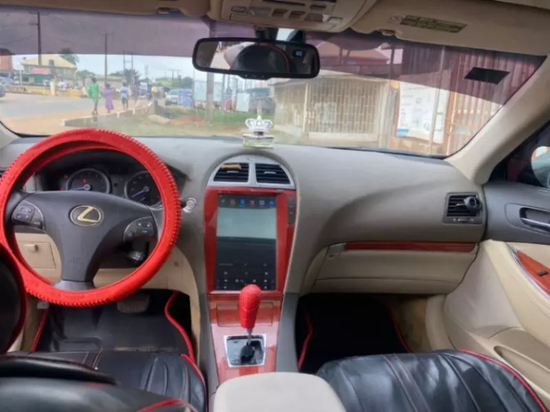 Lexus ES 350   - 2010