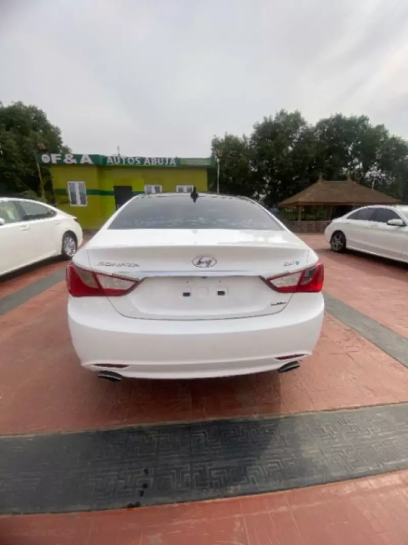 Hyundai Sonata - 2012