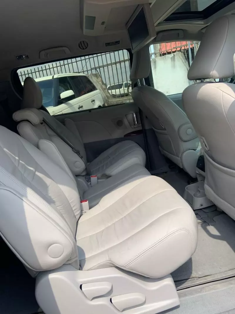 Toyota Sienna   - 2012