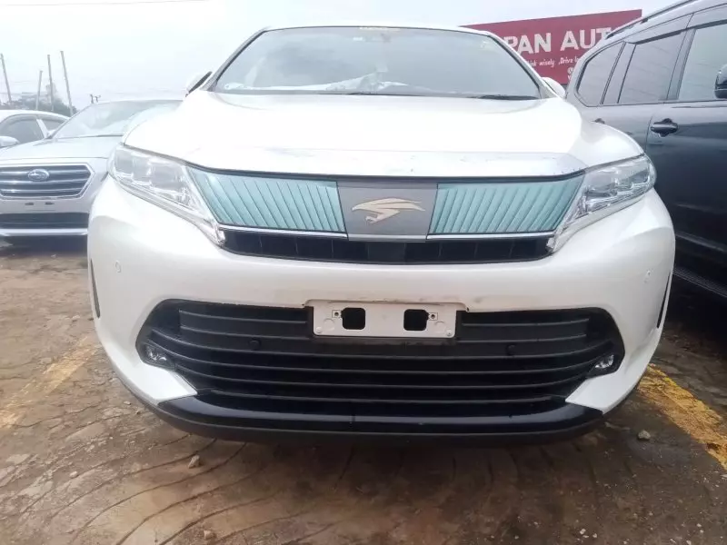 Toyota Harrier   - 2017