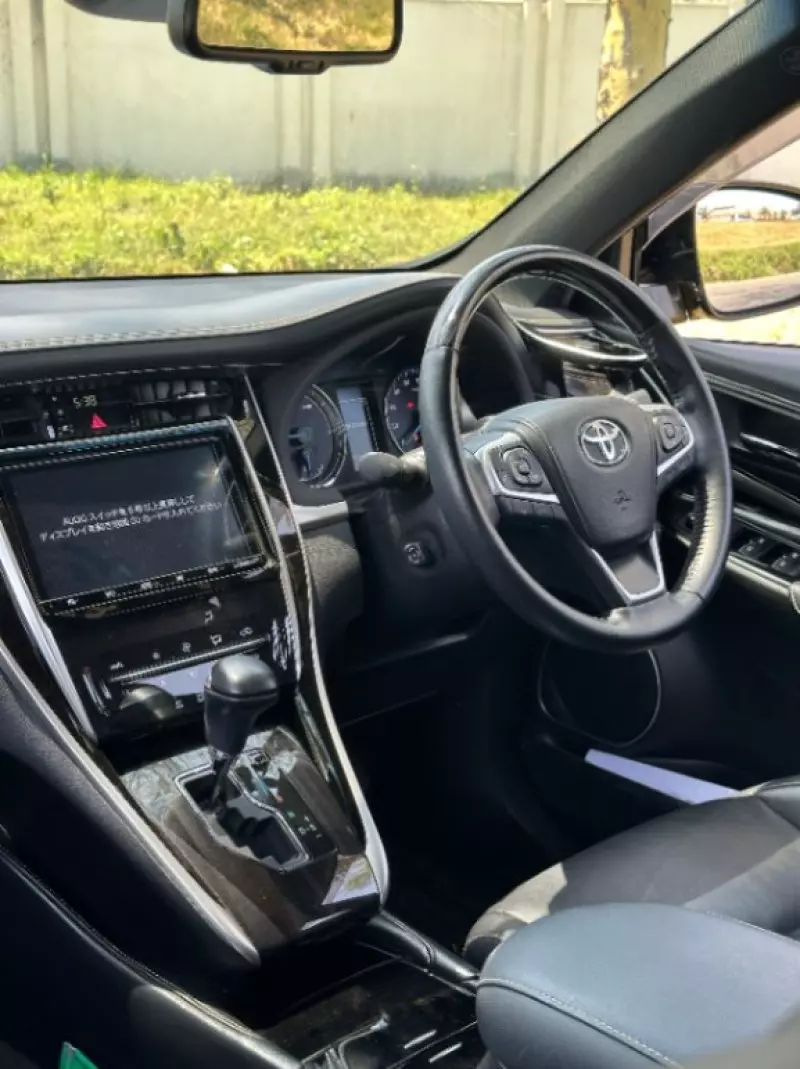 Toyota Harrier hybrid    - 2018