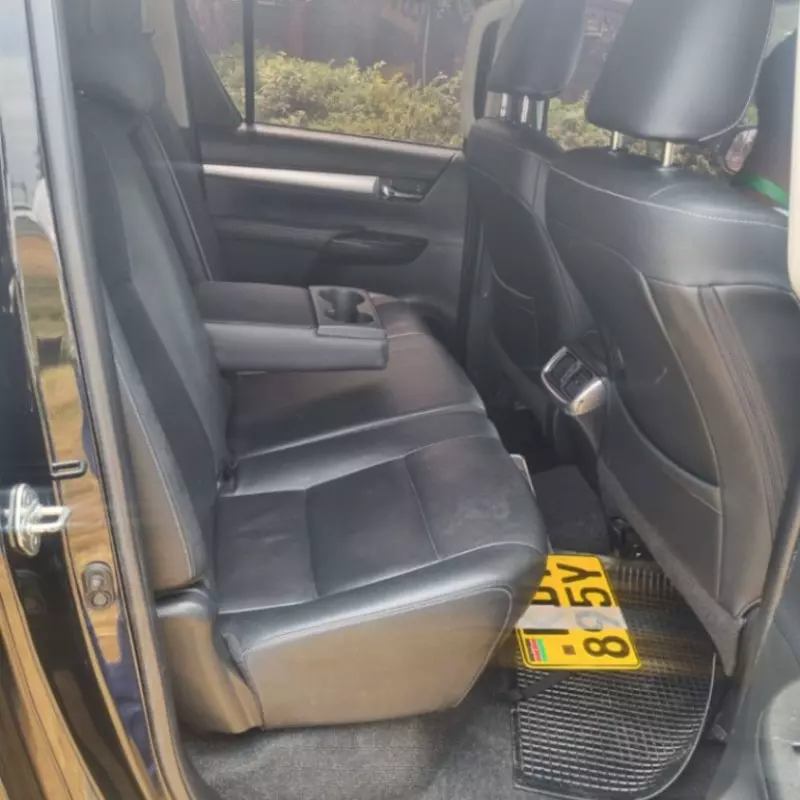 Toyota Hilux    - 2019