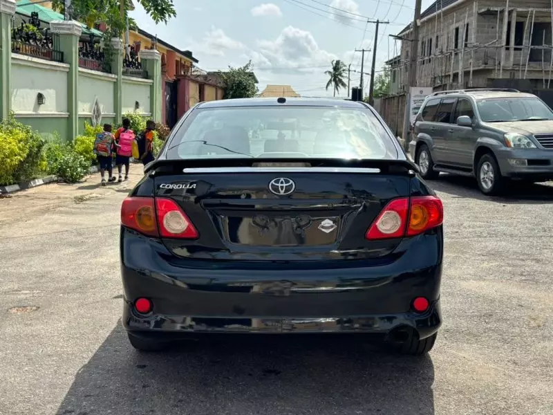 Toyota Corolla   - 2010