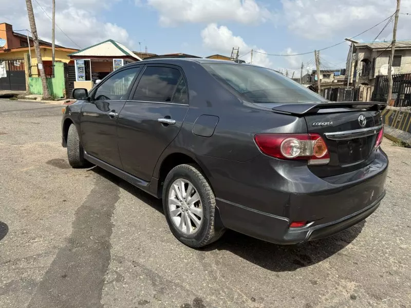 Toyota Corolla   - 2010