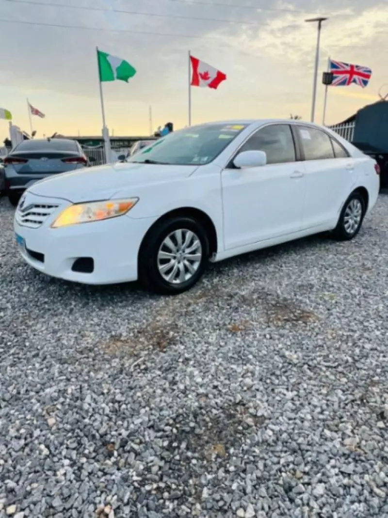 Toyota Camry   - 2010