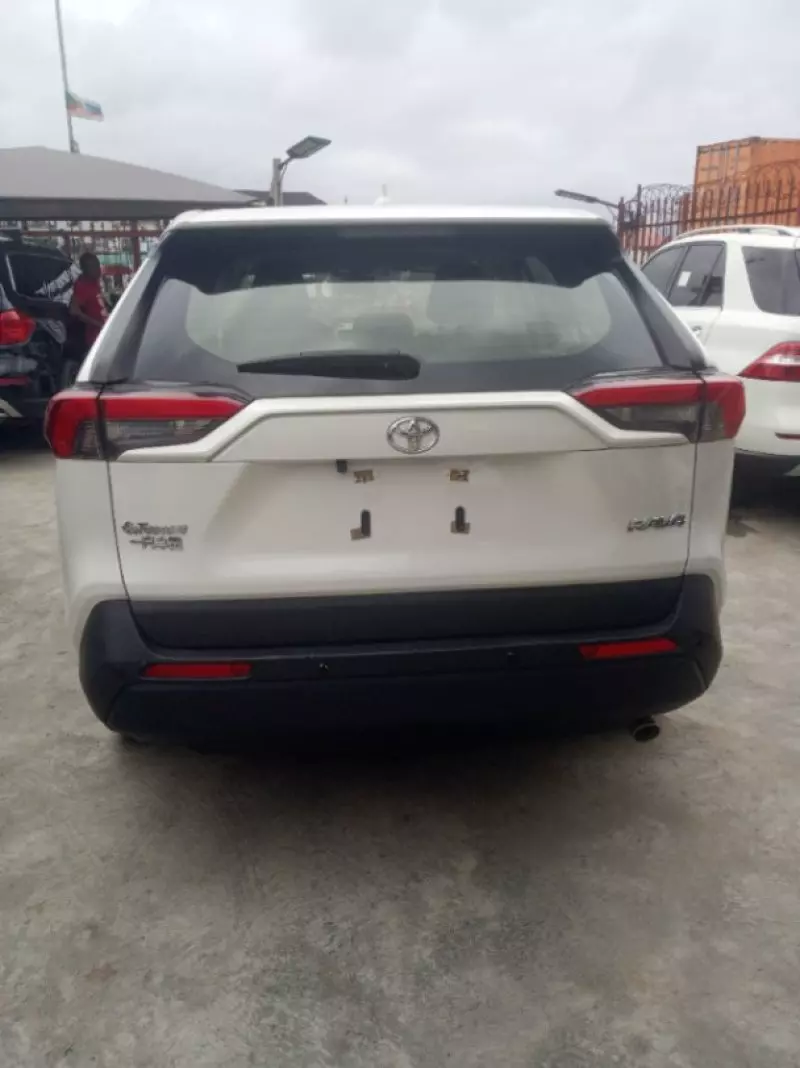 Toyota RAV 4   - 2020