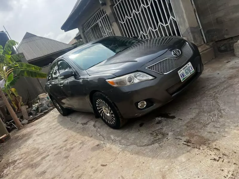 Toyota Camry   - 2011