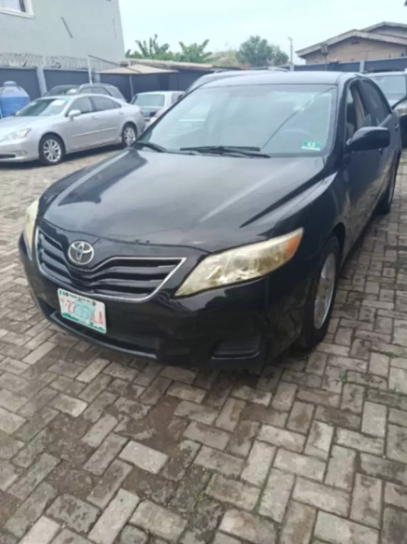 Toyota Camry - 2010