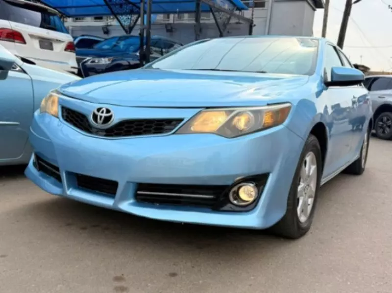 Toyota Camry   - 2012