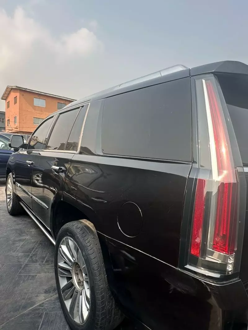 Cadillac Escalade   - 2015
