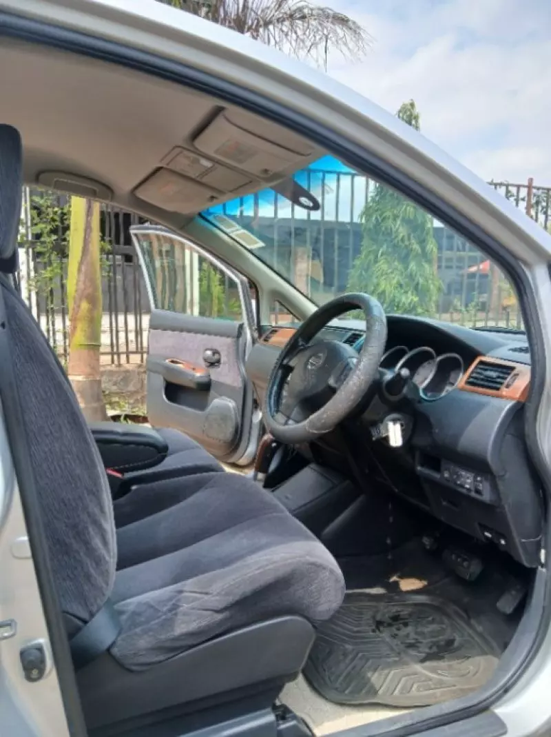 Nissan Tiida   - 2012