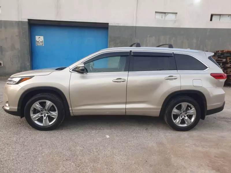 Toyota Highlander   - 2015