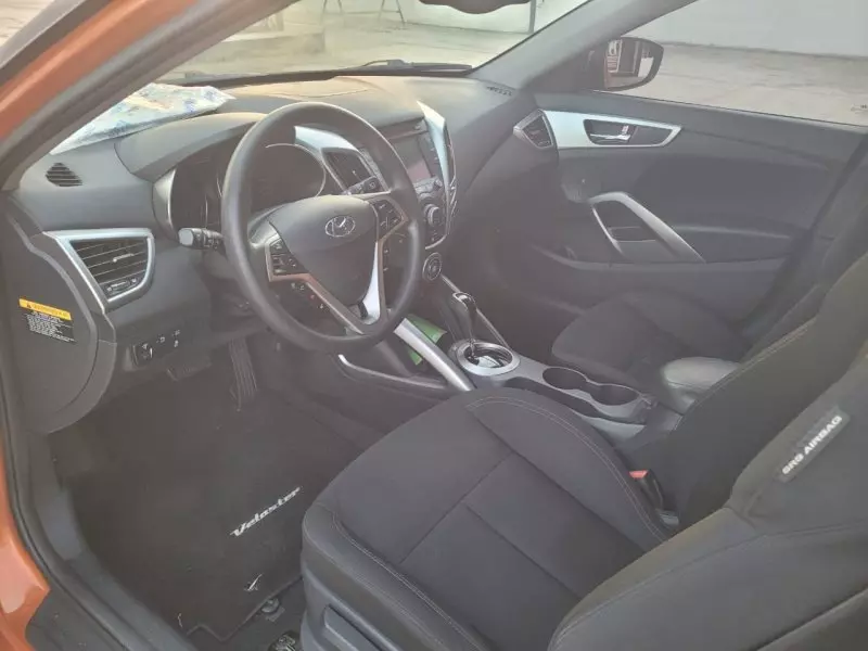 Hyundai Veloster   - 2013