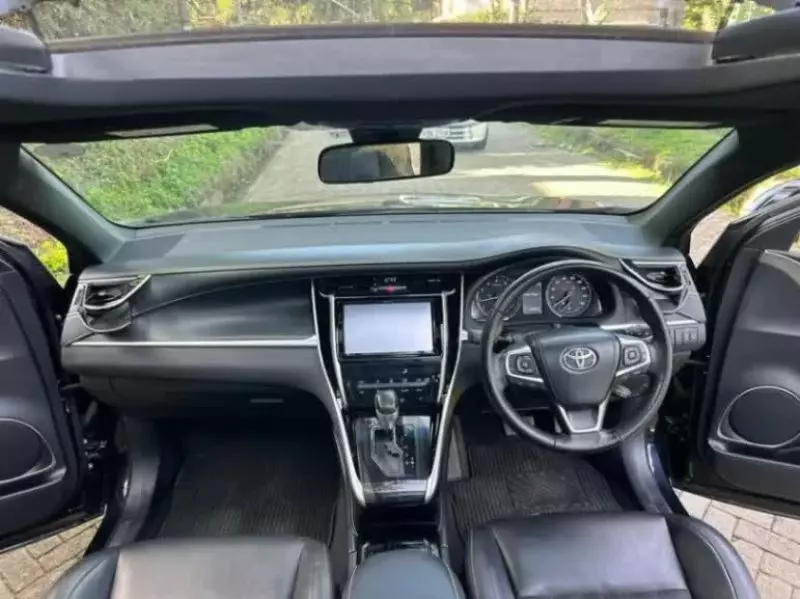 Toyota Harrier   - 2018
