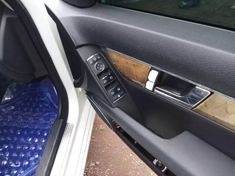 Mercedes-Benz C200   - 2010