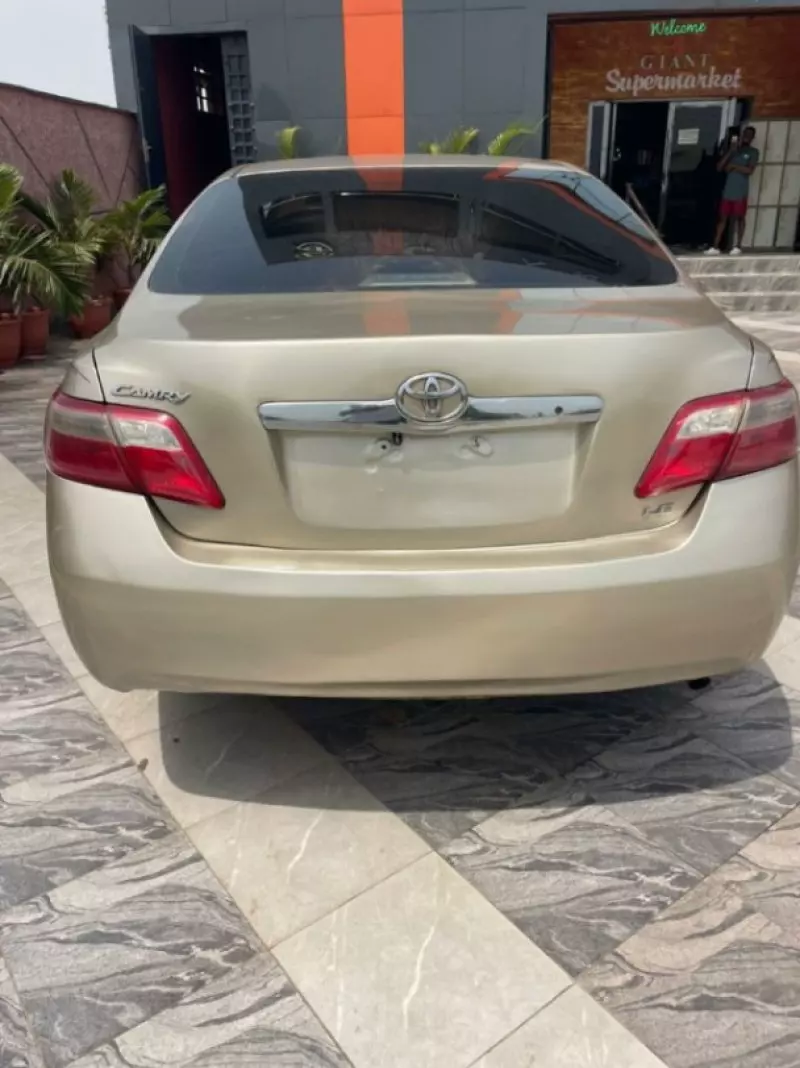 Toyota Camry   - 2009