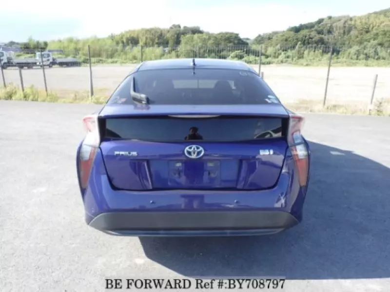 Toyota Prius   - 2016