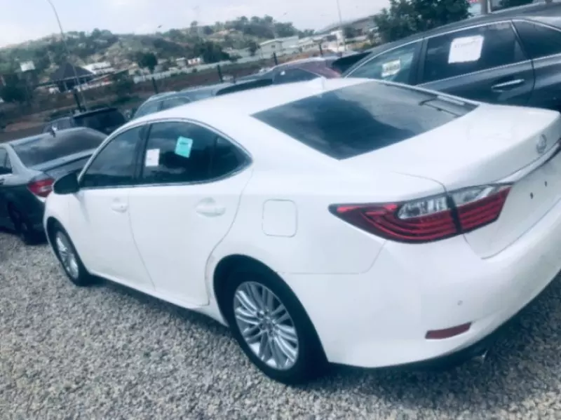 Lexus ES 330   - 2015