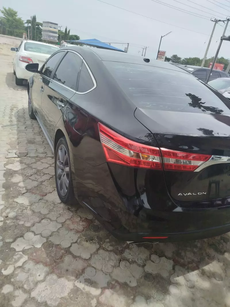 Toyota Avalon   - 2015