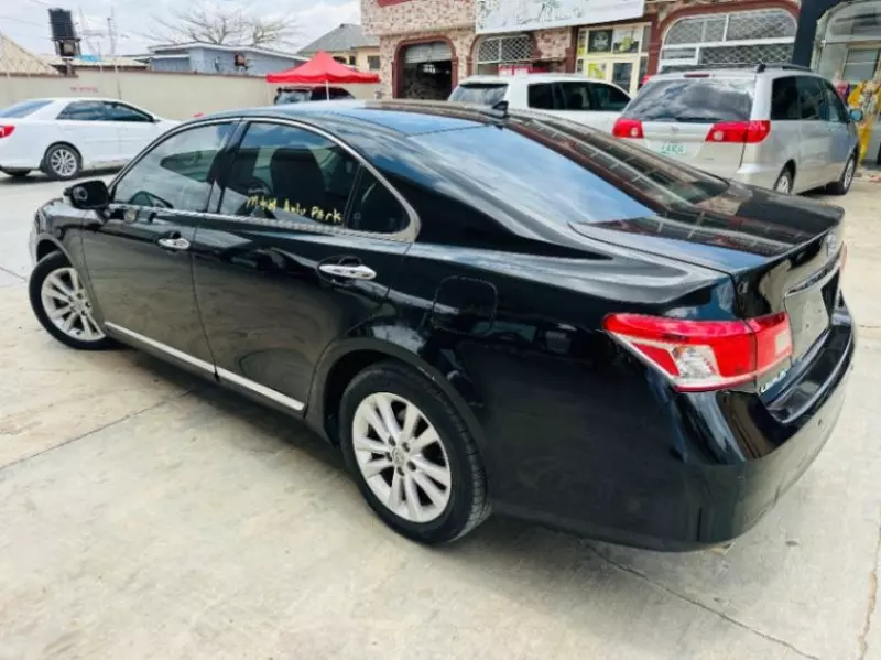 Lexus ES   - 2010